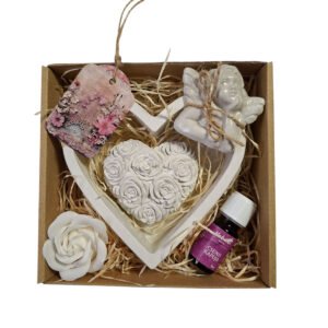 Szívből kézműves ajándékcsomag szív alakú tállal és rózsás aromakővel – VITALUX léleksimogató női wellness box