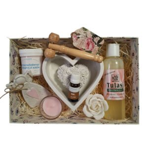 Rózsafa illóolajos wellness csomag – fürdőbalzsam, gyógynövényes krém és fa masszírozó díszdobozban